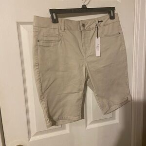 d. jeans Women's Beige Bermuda Shorts